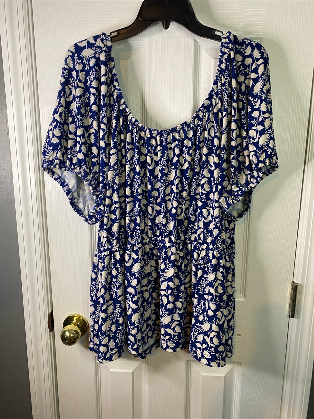 Terra & Sky Blue and White Floral Scoop-Neck Peasant Top Size3X.